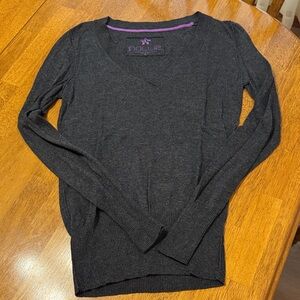 Nollie Charcoal Long Sleeve V-Neck Top—size small